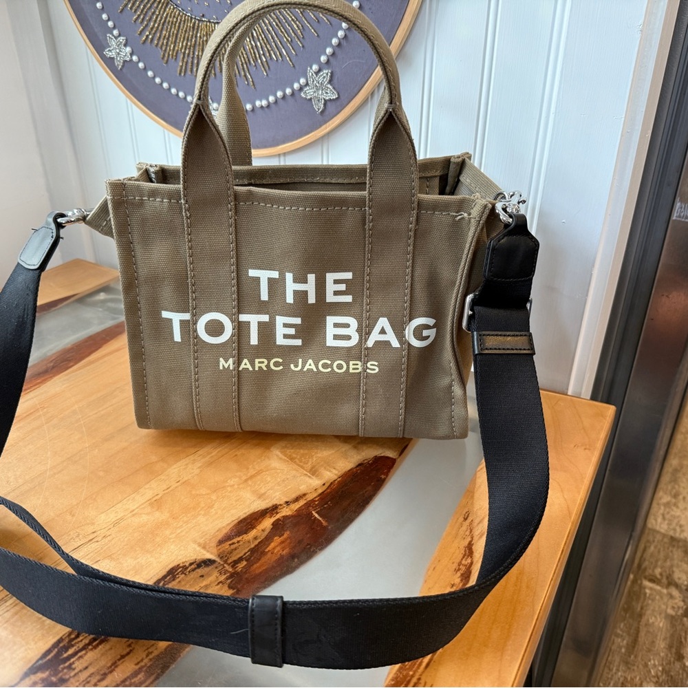 Marc Jacob’s small tote bag